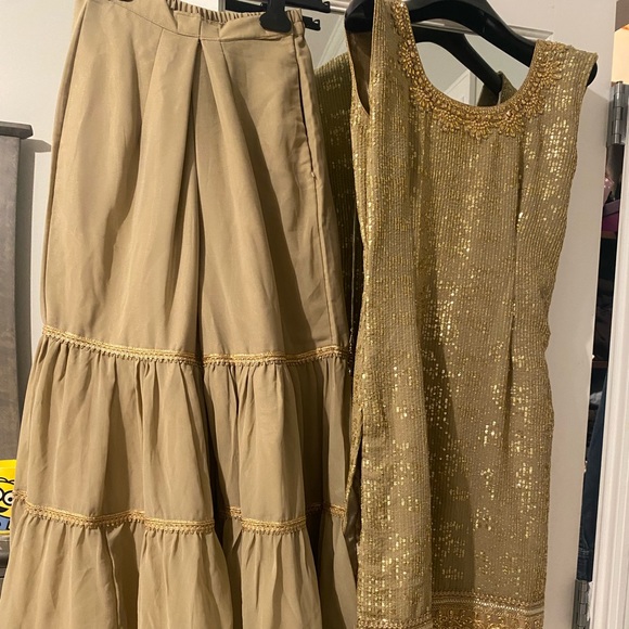 Golden sharara suit - Picture 2 of 2